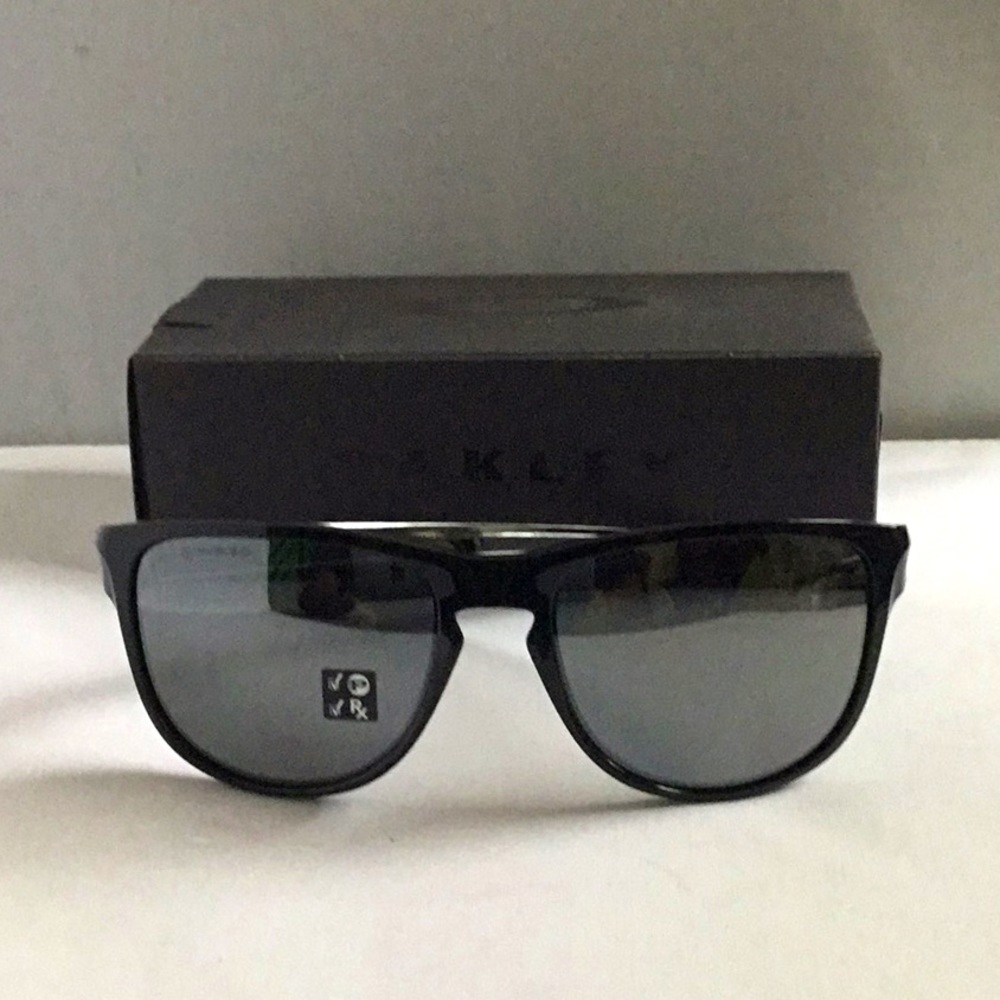 OAKLEY SILVER POLARIZES.